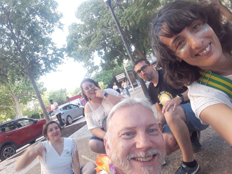 <div>Petite pause avant 4h de défilé</div>